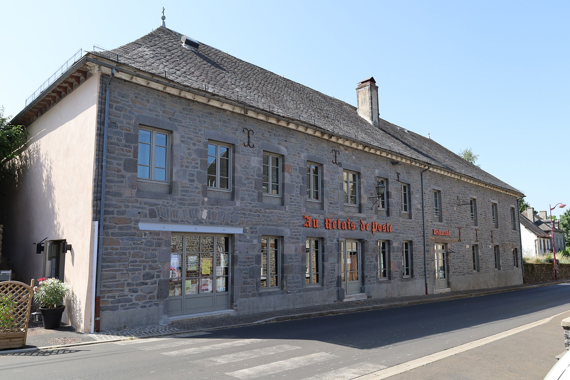 Le Relais de Poste - Ally - Chambres d'hôtes Restaurant